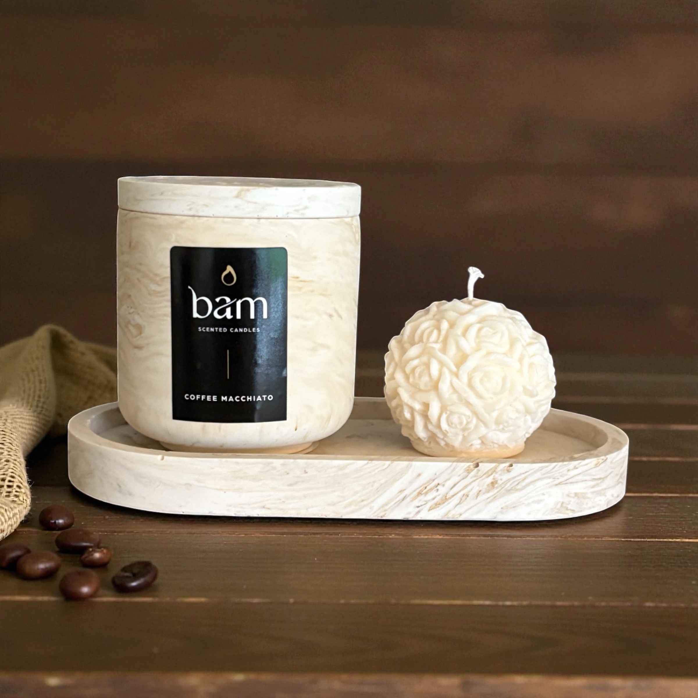 geschenkset met Coffee  Macchiato geurkaars, decoratieve kaars en schaaltje